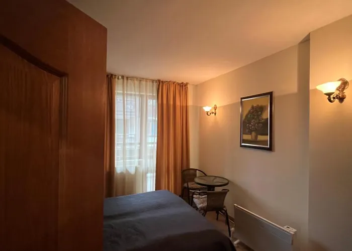 Simonen Near The Gondola