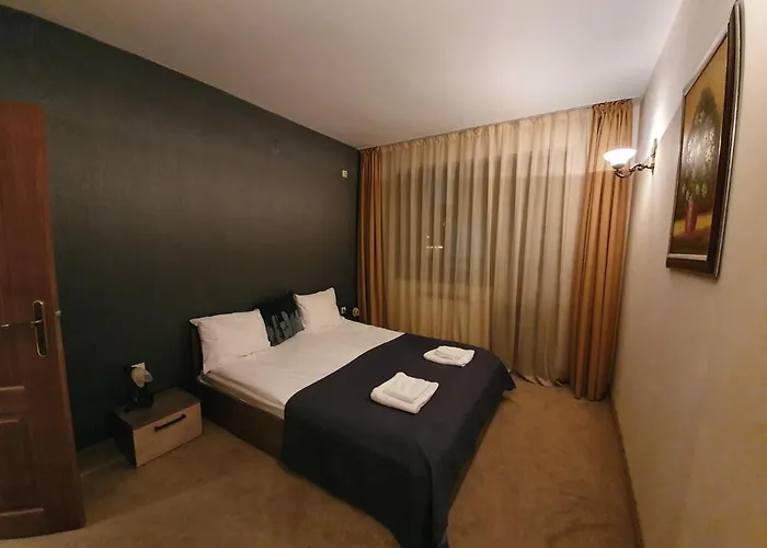 Simonen Near The Gondola *