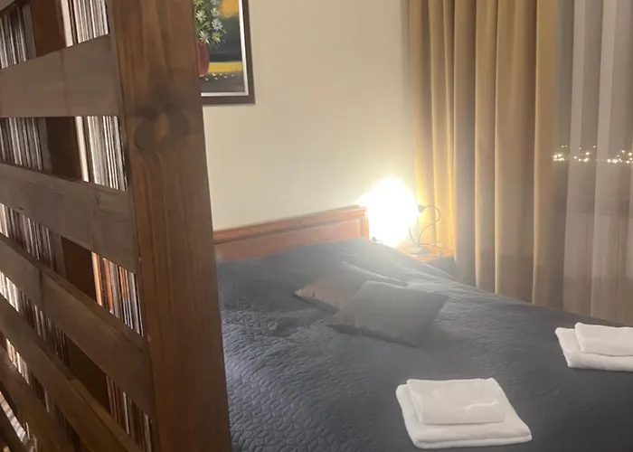 Simonen Near The Gondola